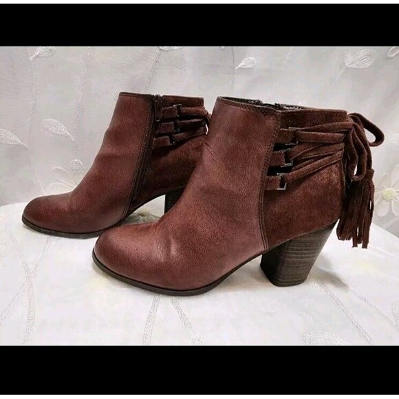 NEW DIRECTIONS WOMENS 9 BROWN ZIP ANKLE BOOTIES JOJO SUEDE FRINGE TASSLE STYLISH - Picture 2 of 13